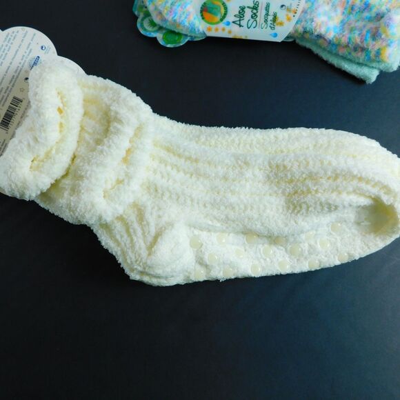 Earth Therapeutics Moisture Socks Night Aloe Shea Soft Moisturizing LOT of 3 NEW - Picture 7 of 12